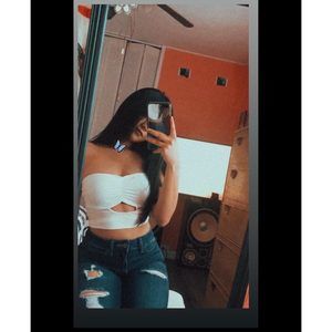 Meet your Posher, Alejandra